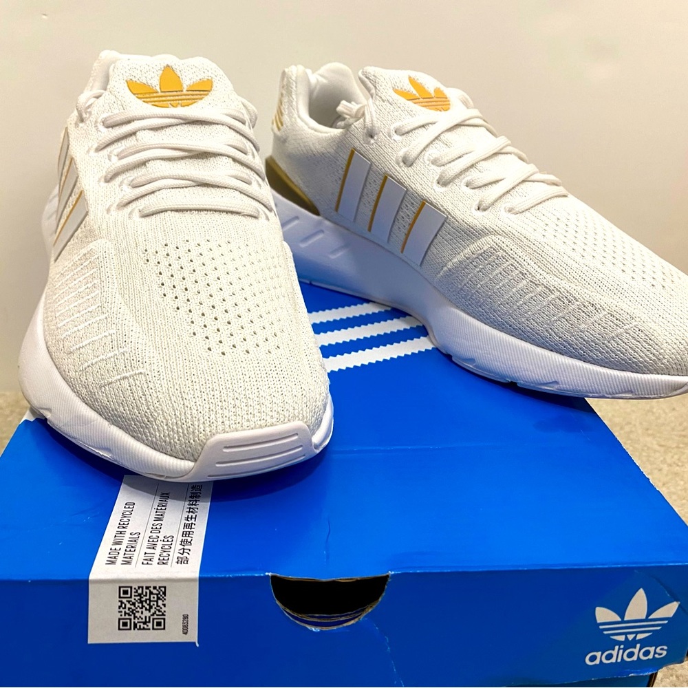 ADIDAS Swift Run 22 White Women’s 8/Men 7 NWT